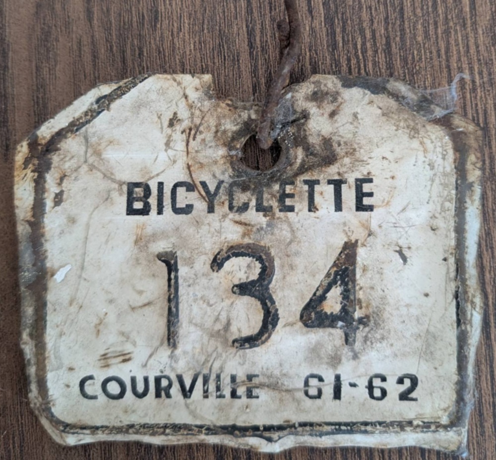 Plaque d'immatriculation BICYCLETTE Ville de Courville de 1961-62